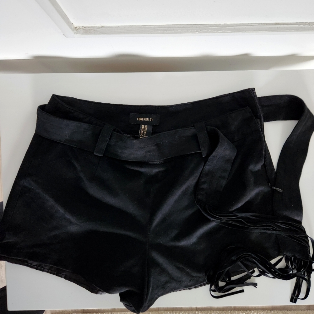FOREVER 21 Black shorts fringe Size 28